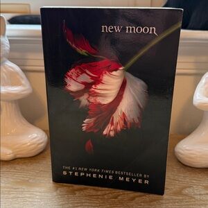 New Moon by Stephenie Meyer Hardcover